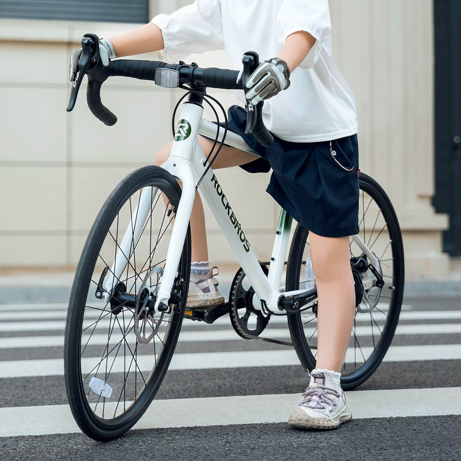 rockbros 22 inch teen road bike with disc brakes and gears for youth riding.
#option_trail mist gradient