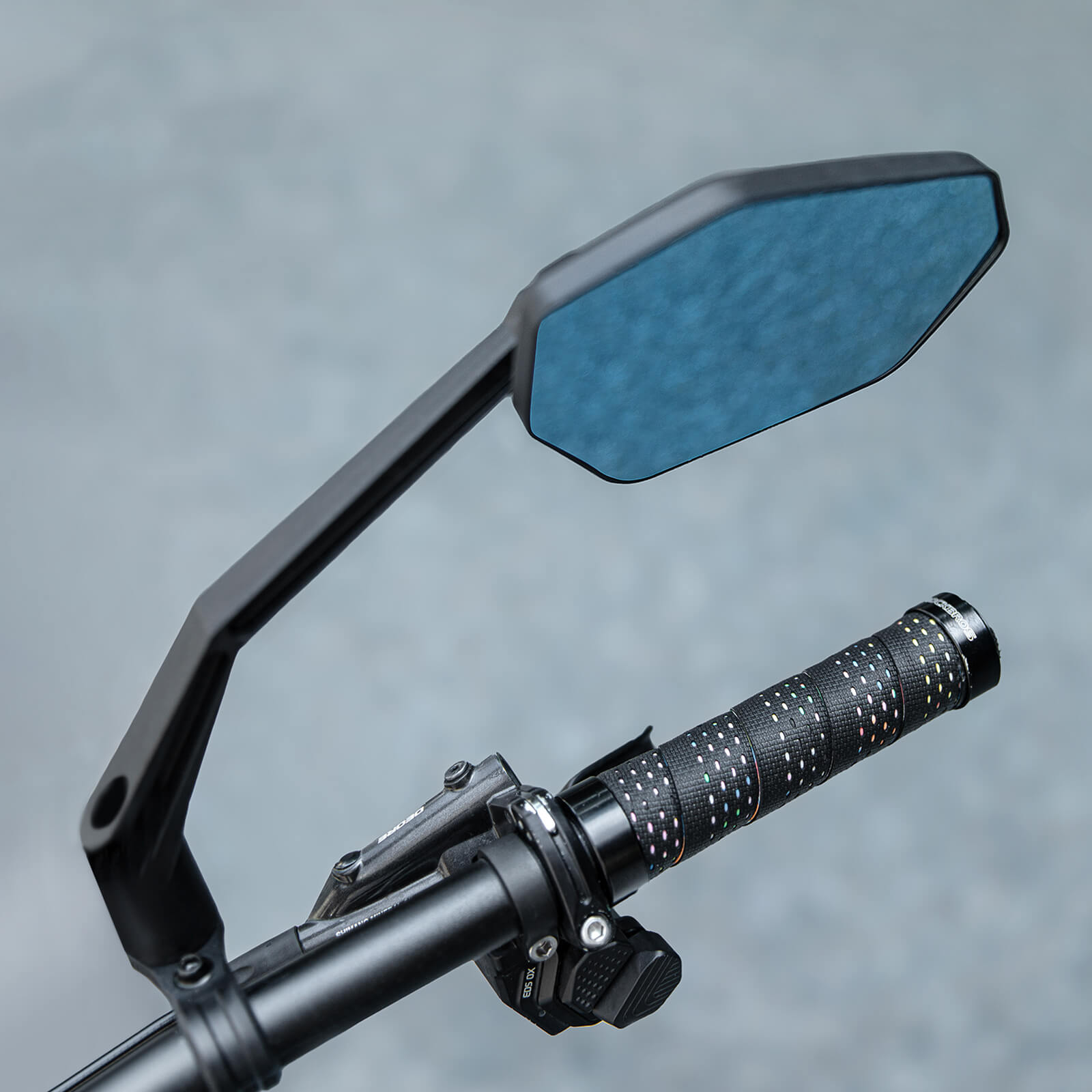 ROCKBROS anti-glare bike mirror for safer cycling visibility.
#option_right