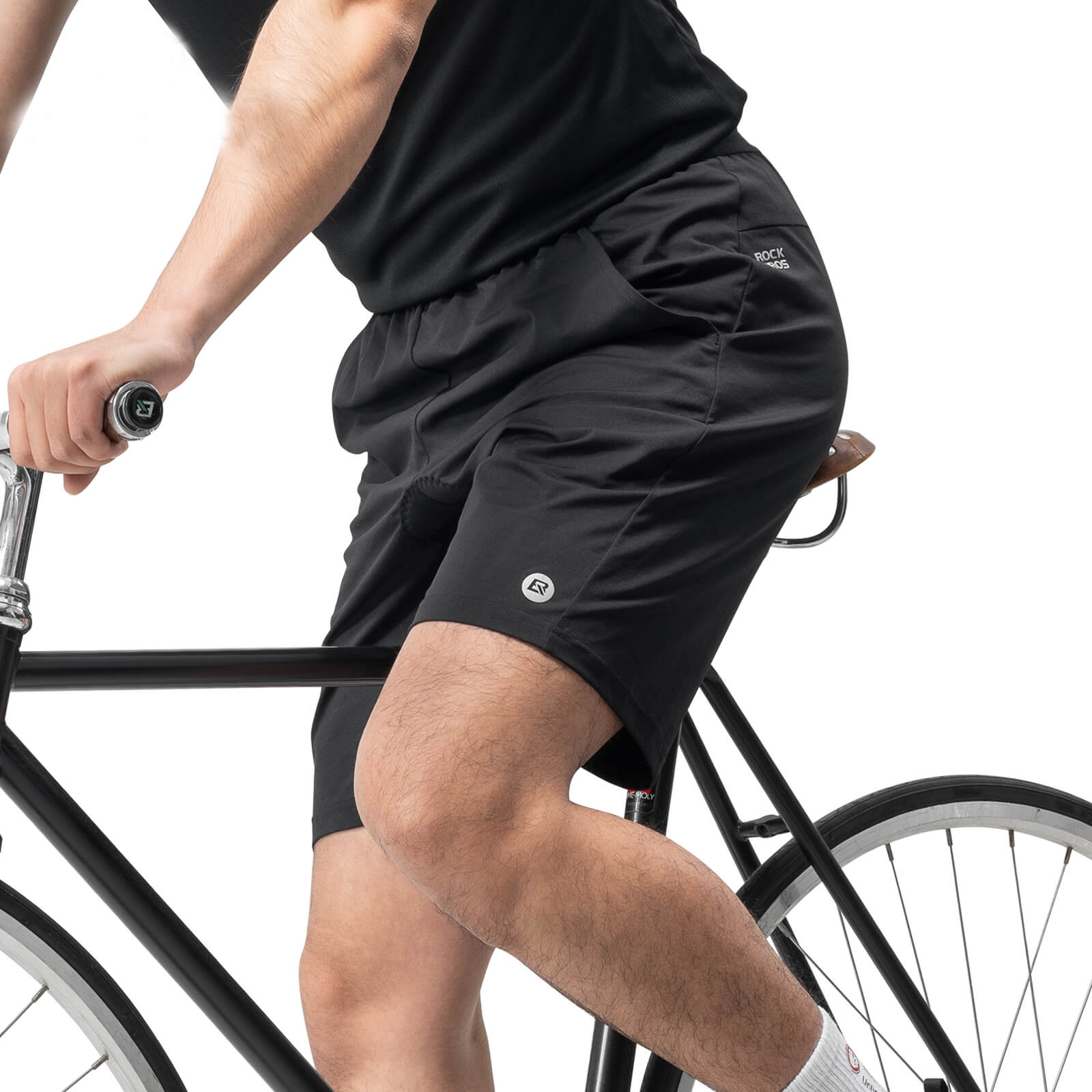 Urban lifestyle scene wearing ROCKBROS Cityride commuter cycling shorts.