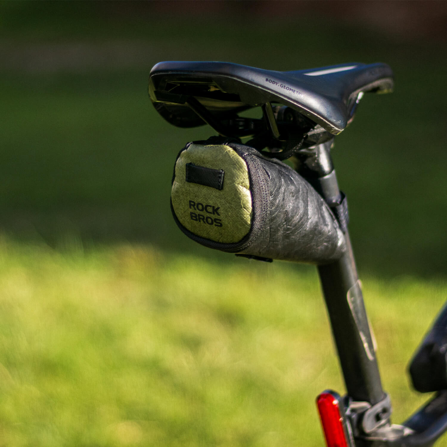 ROCKBROS large-capacity saddle bag for touring and bikepacking.