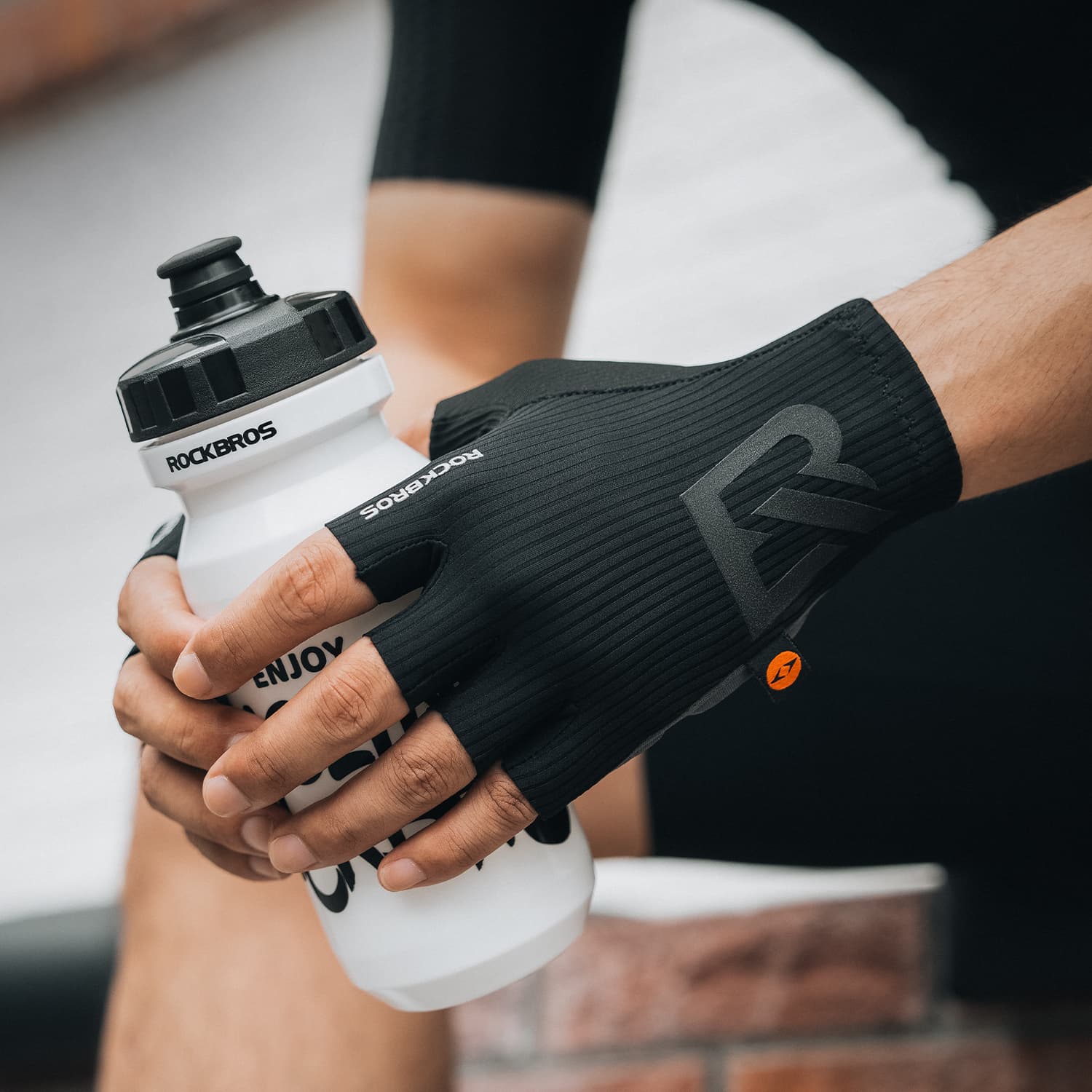 Comfortable gel-padded cycling gloves with elastic interface and non-slip design
#color_green
