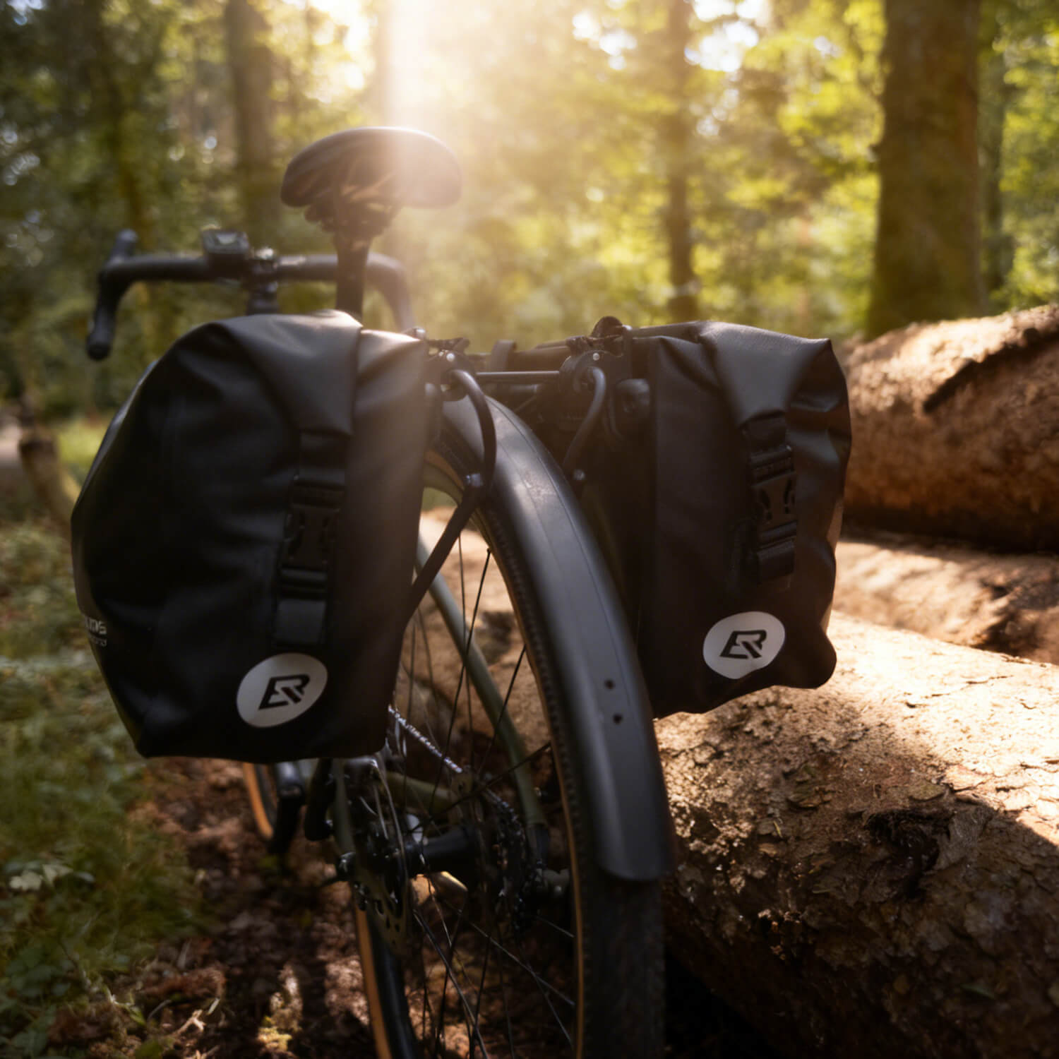 ROCKBROS large-capacity panniers bag for touring and bikepacking.