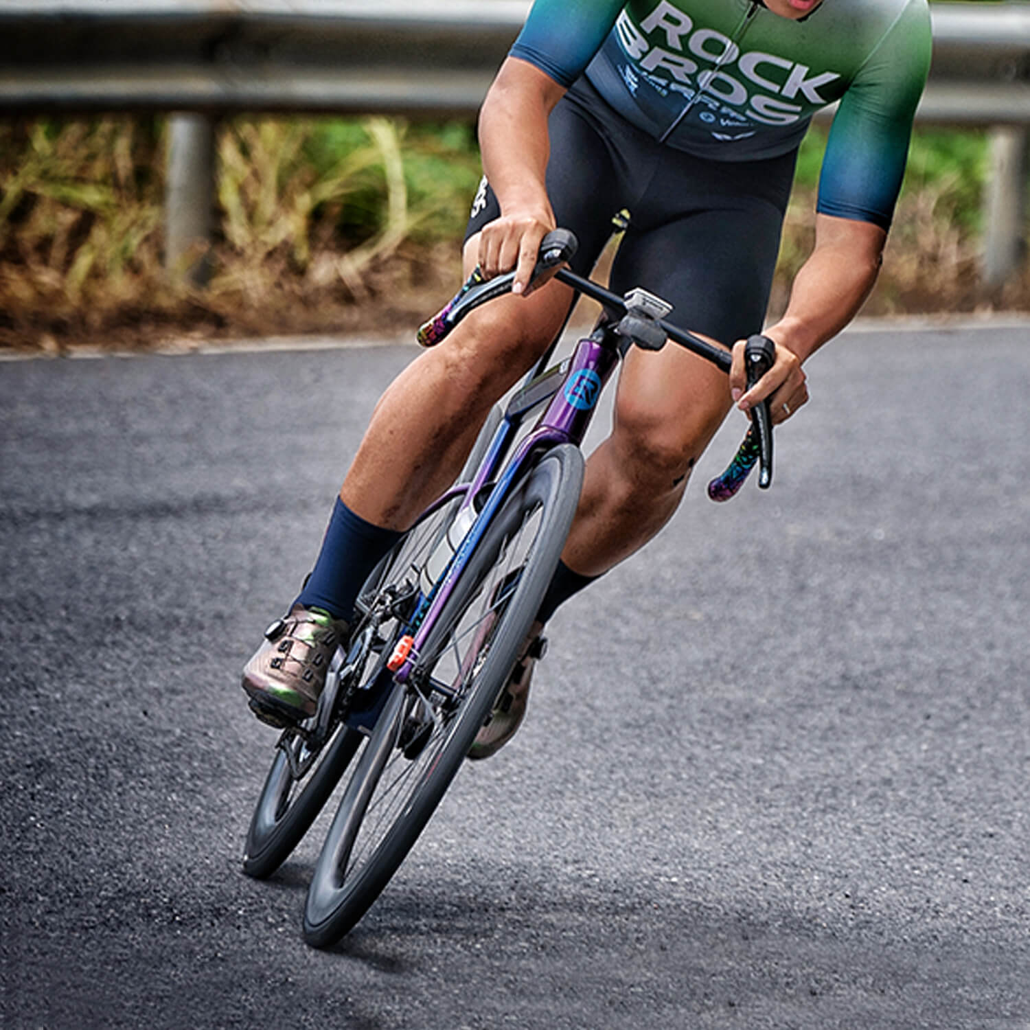 rockbros skyrider carbon fiber road bike for racing and long-distance cycling.