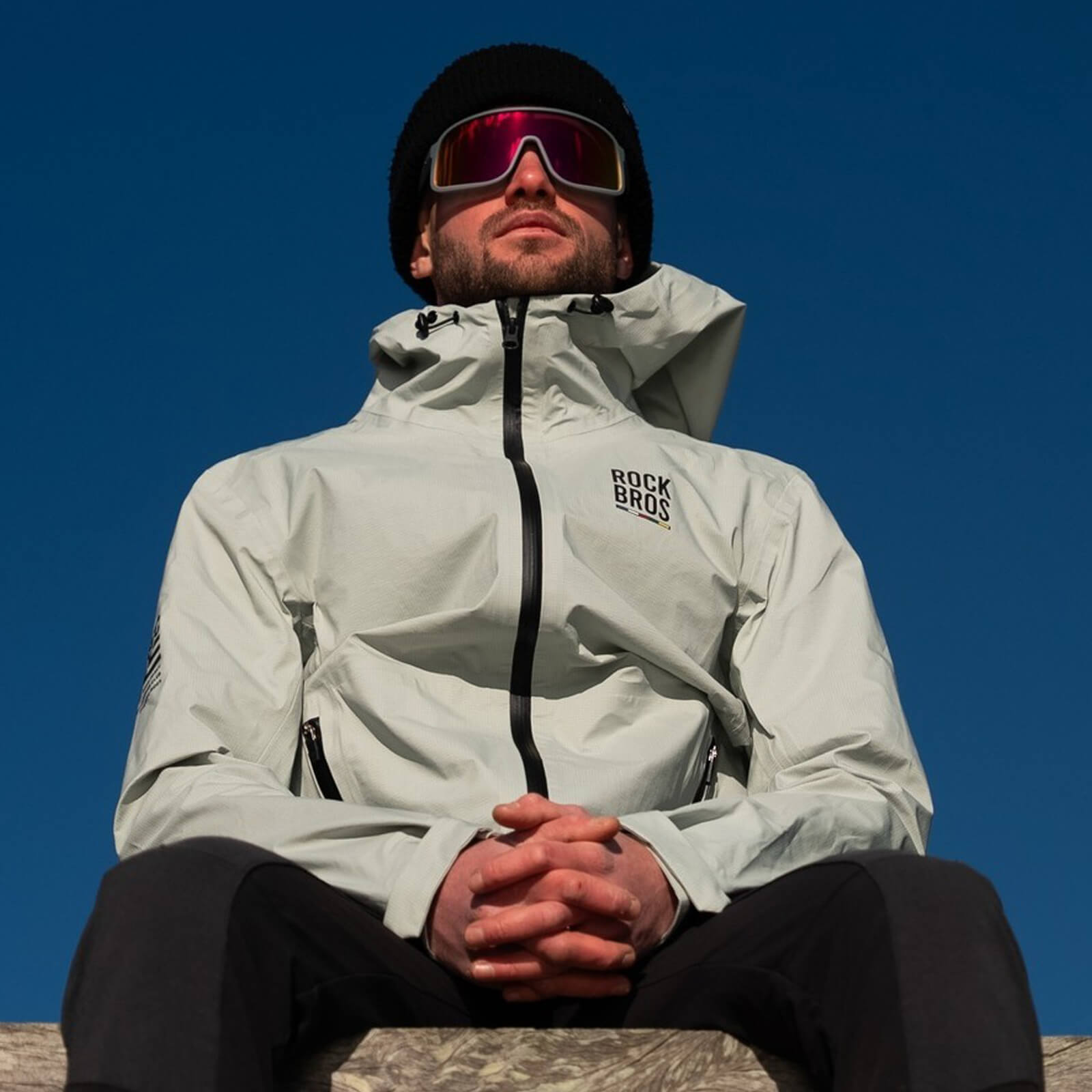 ROCKBROS windproof cycling jacket for cool and windy rides