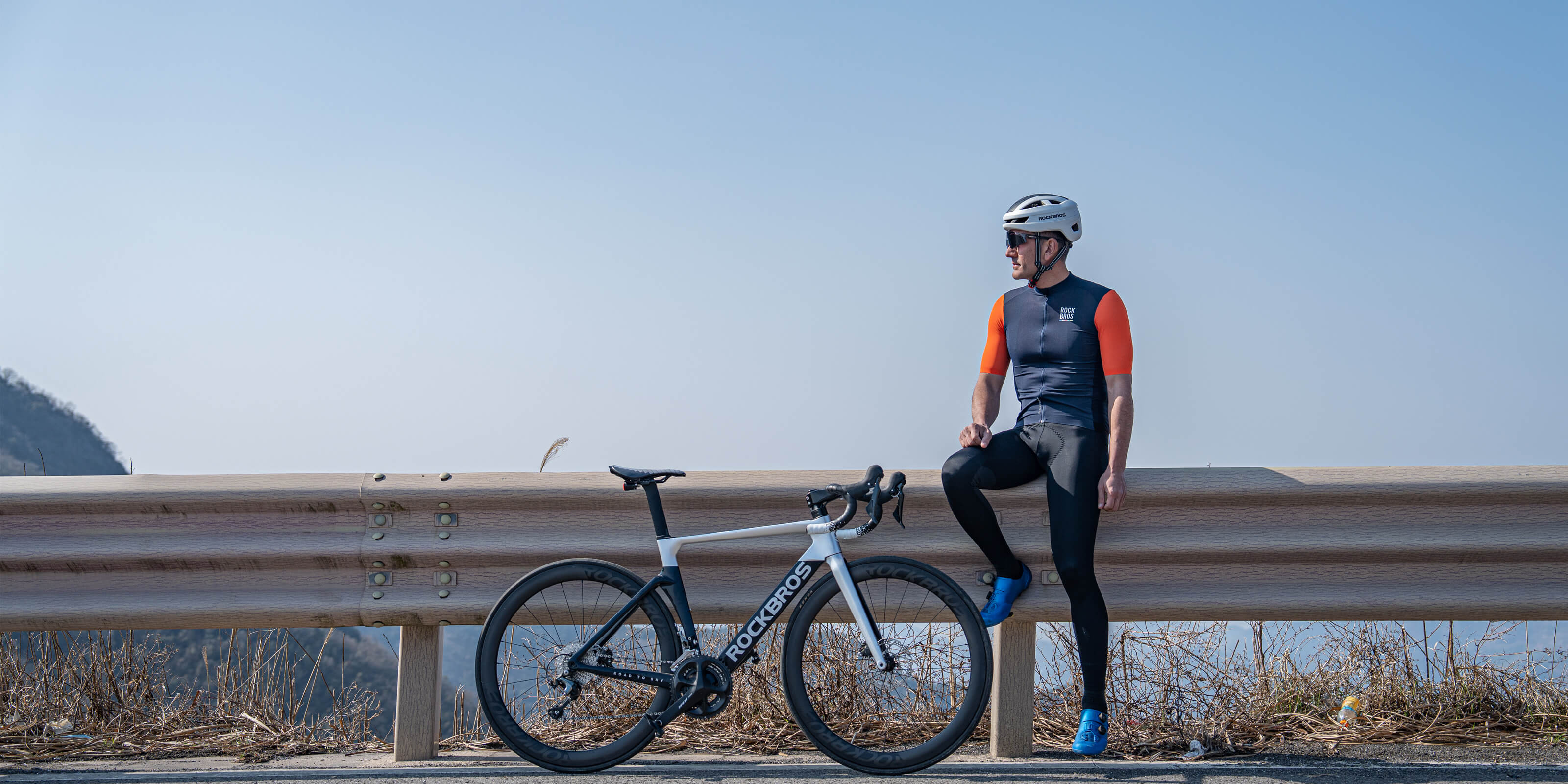 rockbros team participating in cycling event, reflecting brand culture.