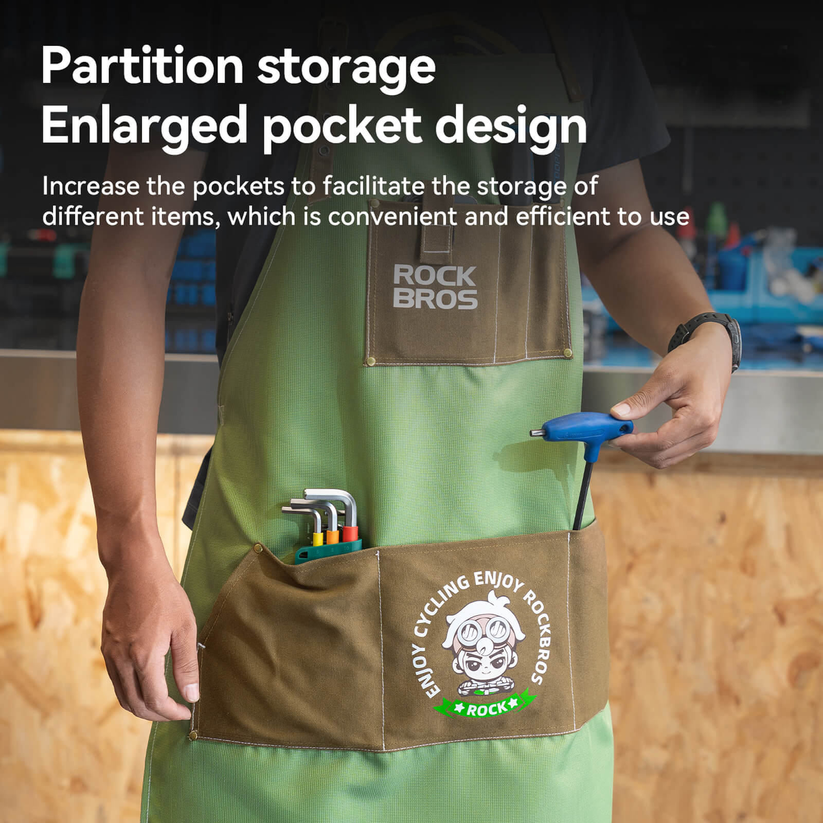 ROCKBROS cyclist utility apron for indoor and outdoor tasks.