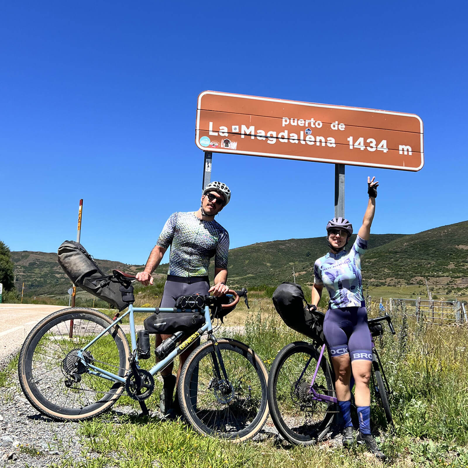 ROCKBROS breathable women’s bike shorts – lightweight and comfortable.