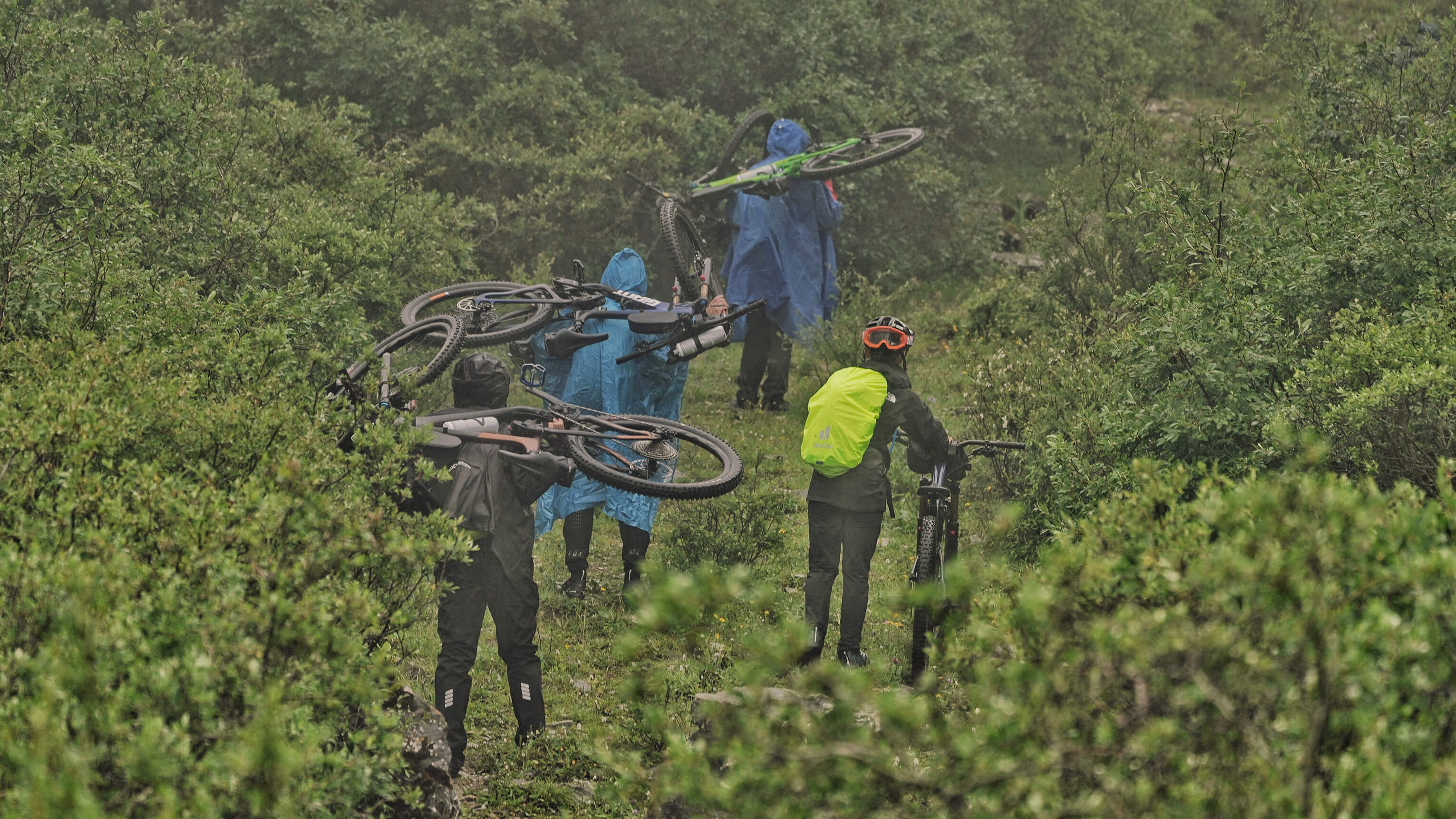 Cycling in Wet Weather | Tips and Gear Recommendations 2025