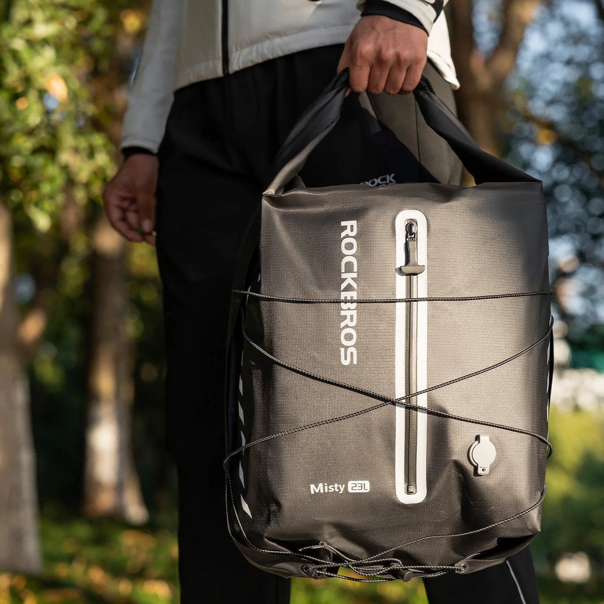 ROCKBROS 23L waterproof bike rear rack bag with vacuum compression.
#colour_black