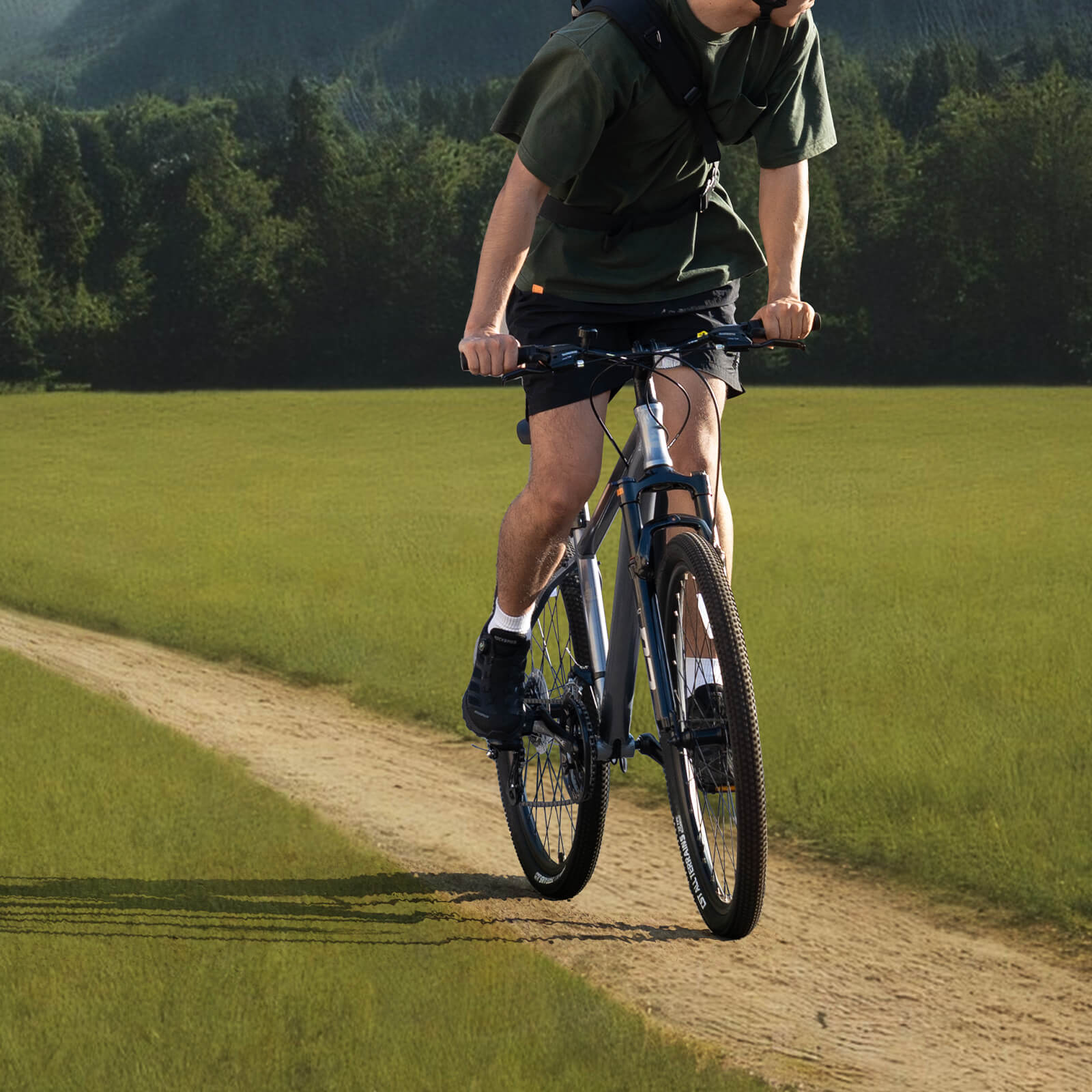 Hydraulic disc brake system on ROCKBROS MT200 mountain bike.
#color_black