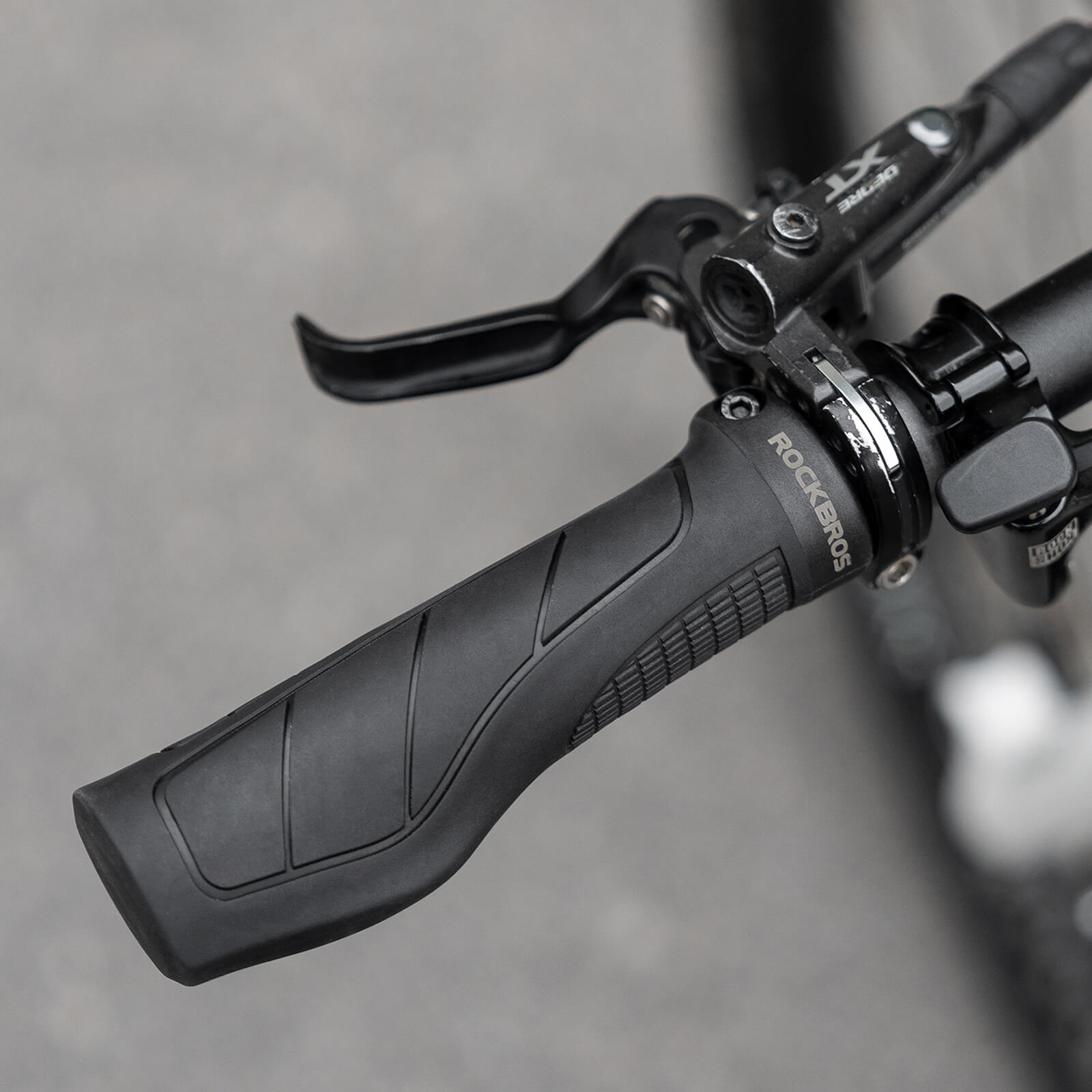 Pair of Rockbros anti-shock bicycle grips with ergonomic palm support in black.