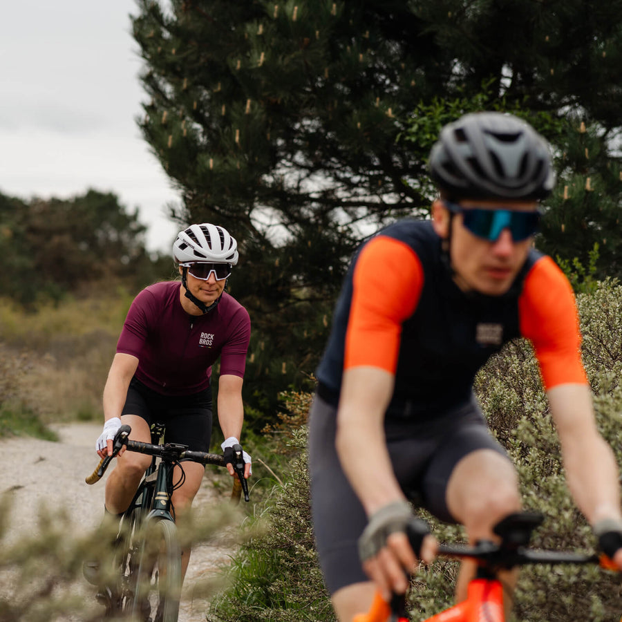 A cycling couple sharing a moment with matching ROCKBROS accessories. The perfect Valentine's Day gift bundle for urban riders in Australia.