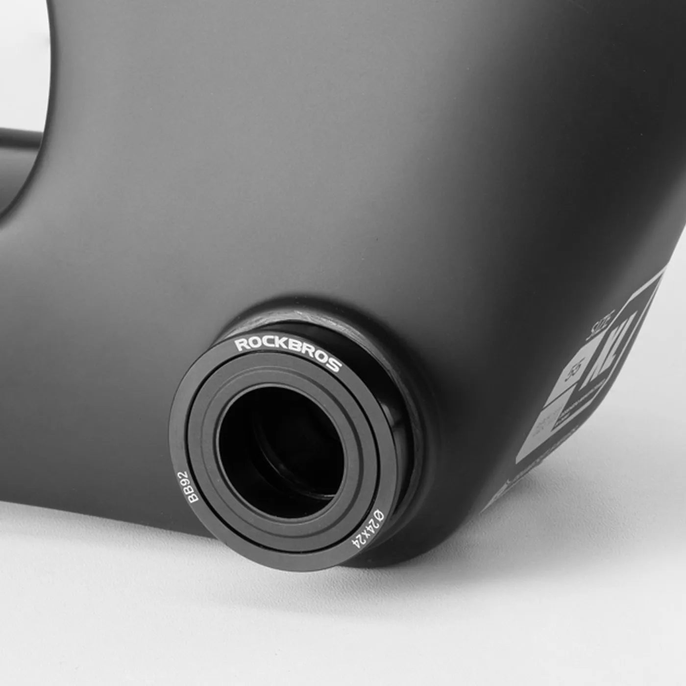 Locating the bottom bracket shell on a bicycle frame for ROCKBROS BB installation