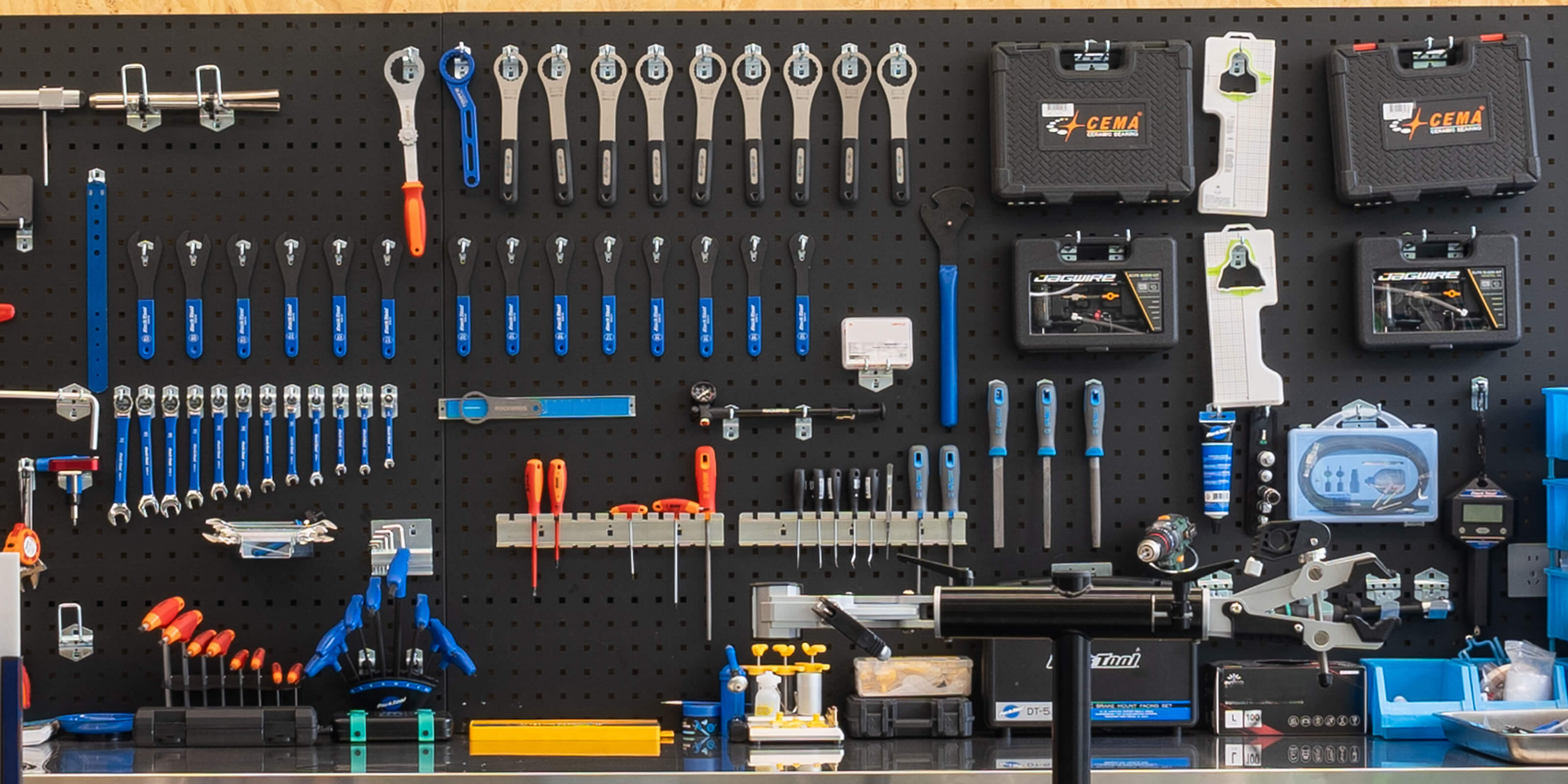 ROCKBROS cycling tools including multi-tools, basic tools and tool boxes.
