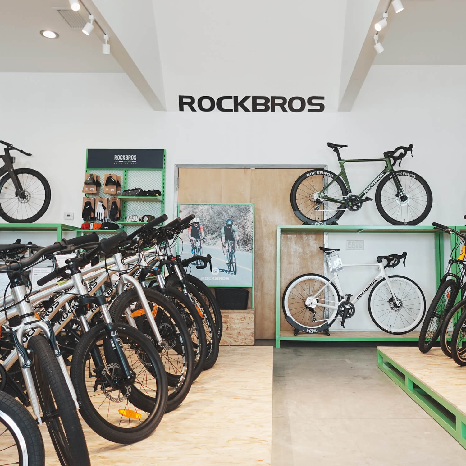 rockbros team participating in cycling event, reflecting brand culture.