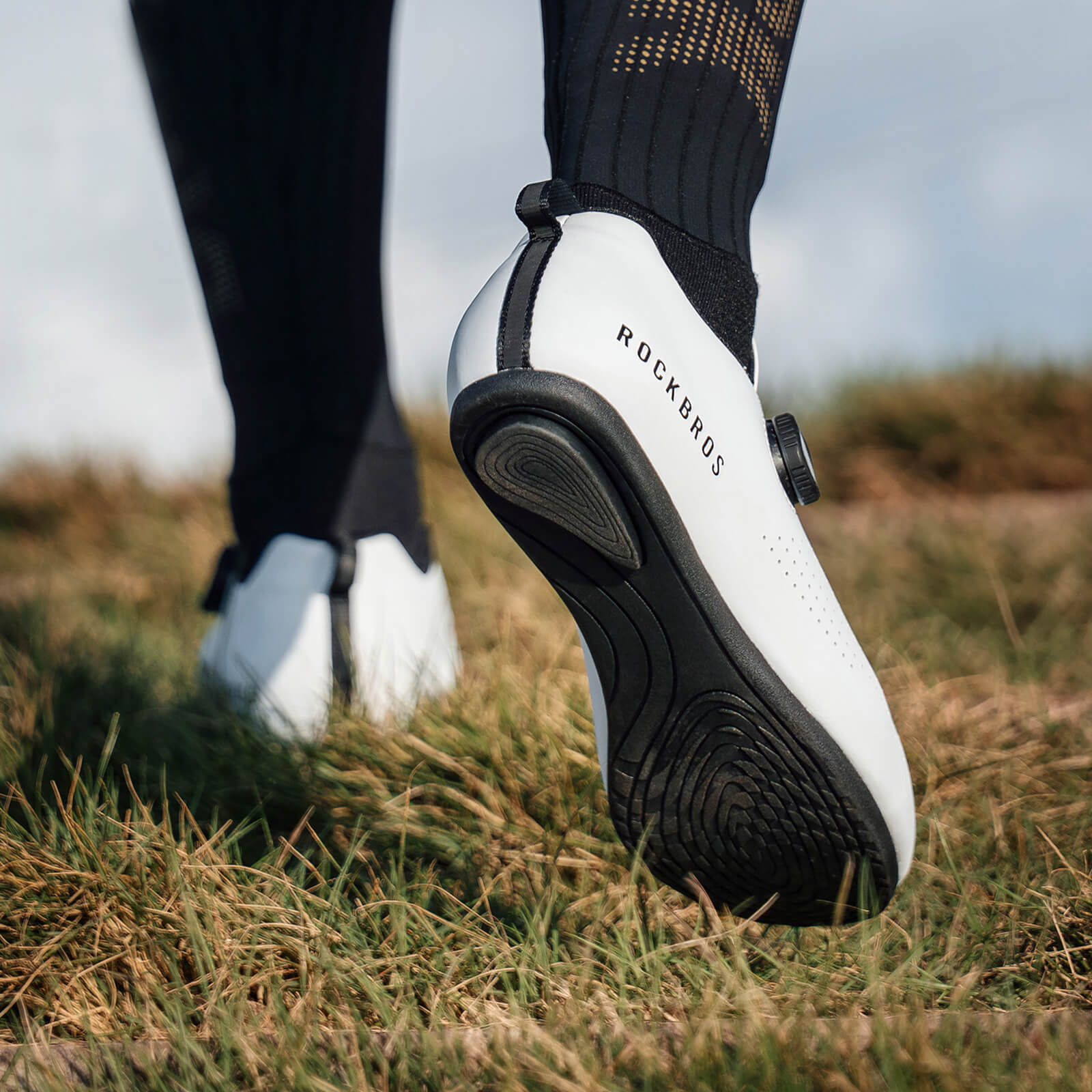 ROCKBROS flat pedal non-cleat cycling shoes for road and mtb riding.