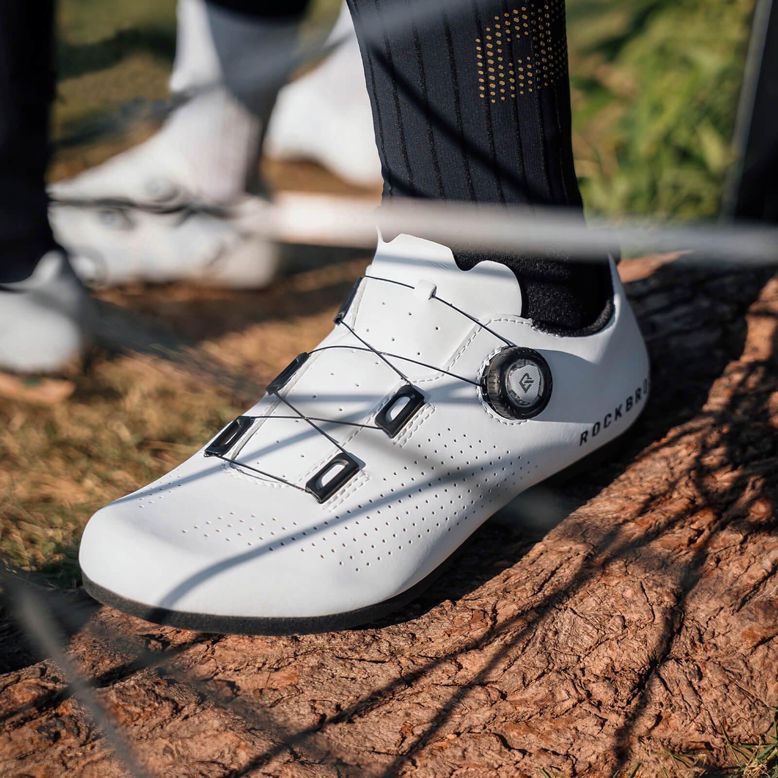 ROCKBROS flat pedal non-cleat cycling shoes for road and mtb riding.