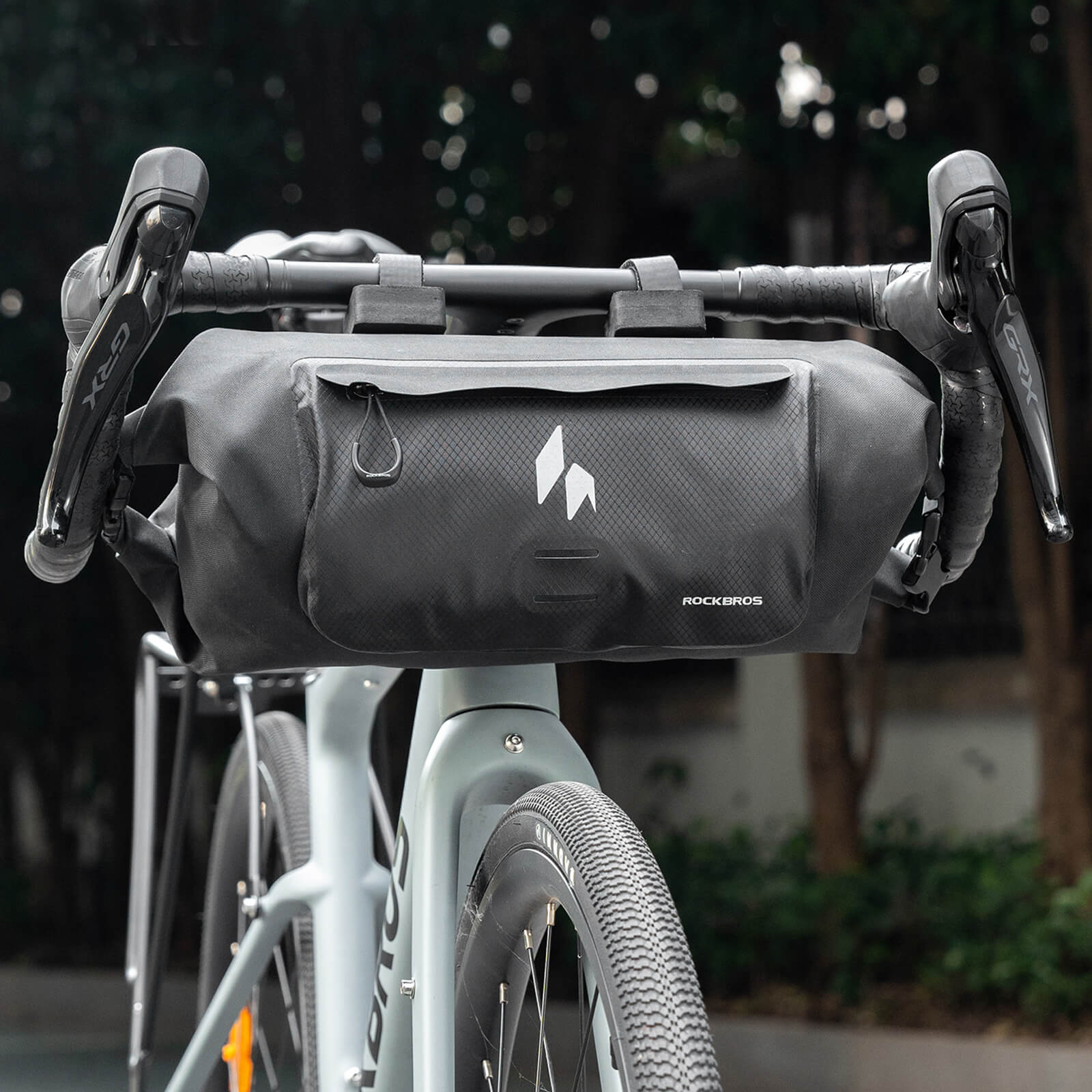 ROCKBROS waterproof 8l handlebar bag for rainy day cycling.