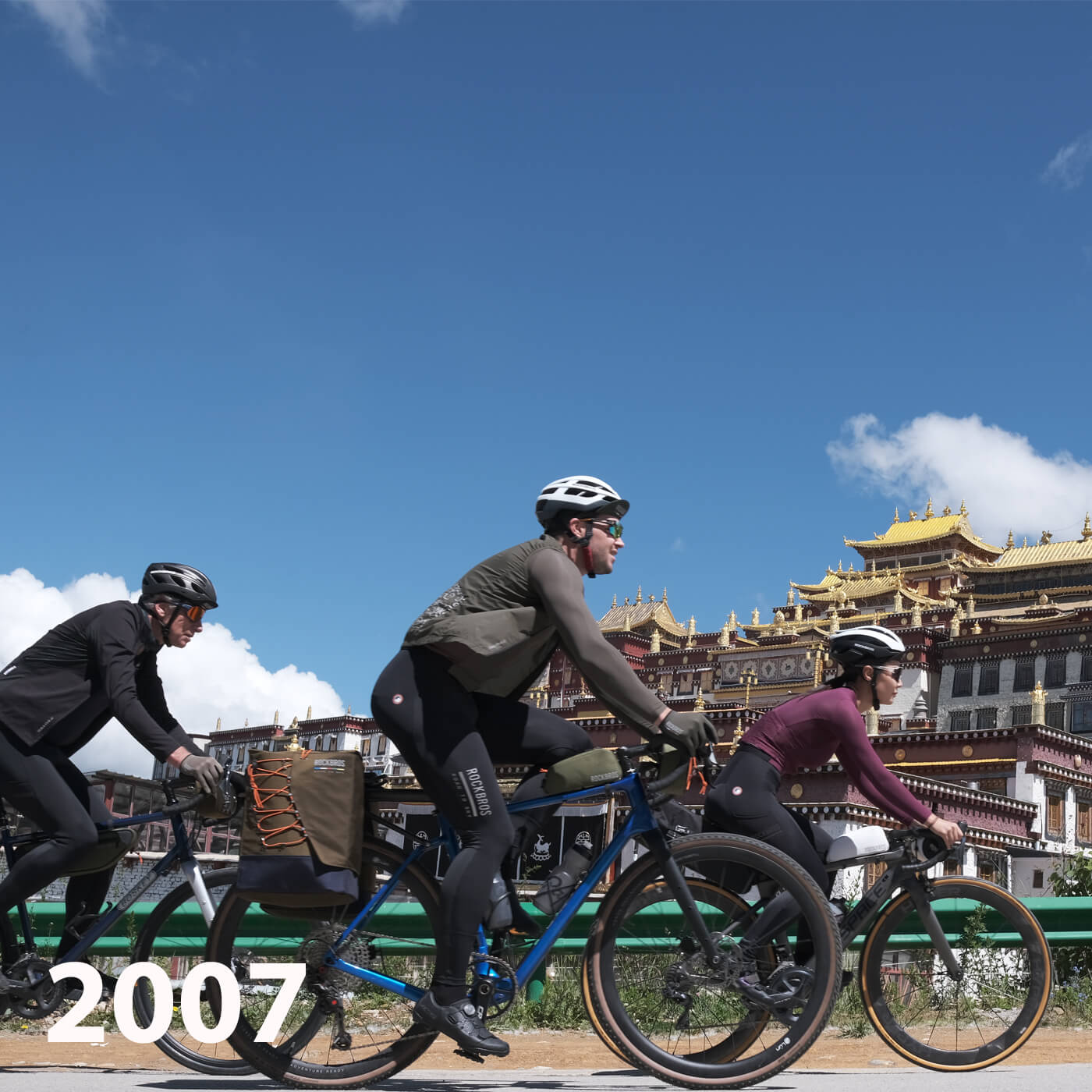 rockbros team participating in cycling event, reflecting brand culture.