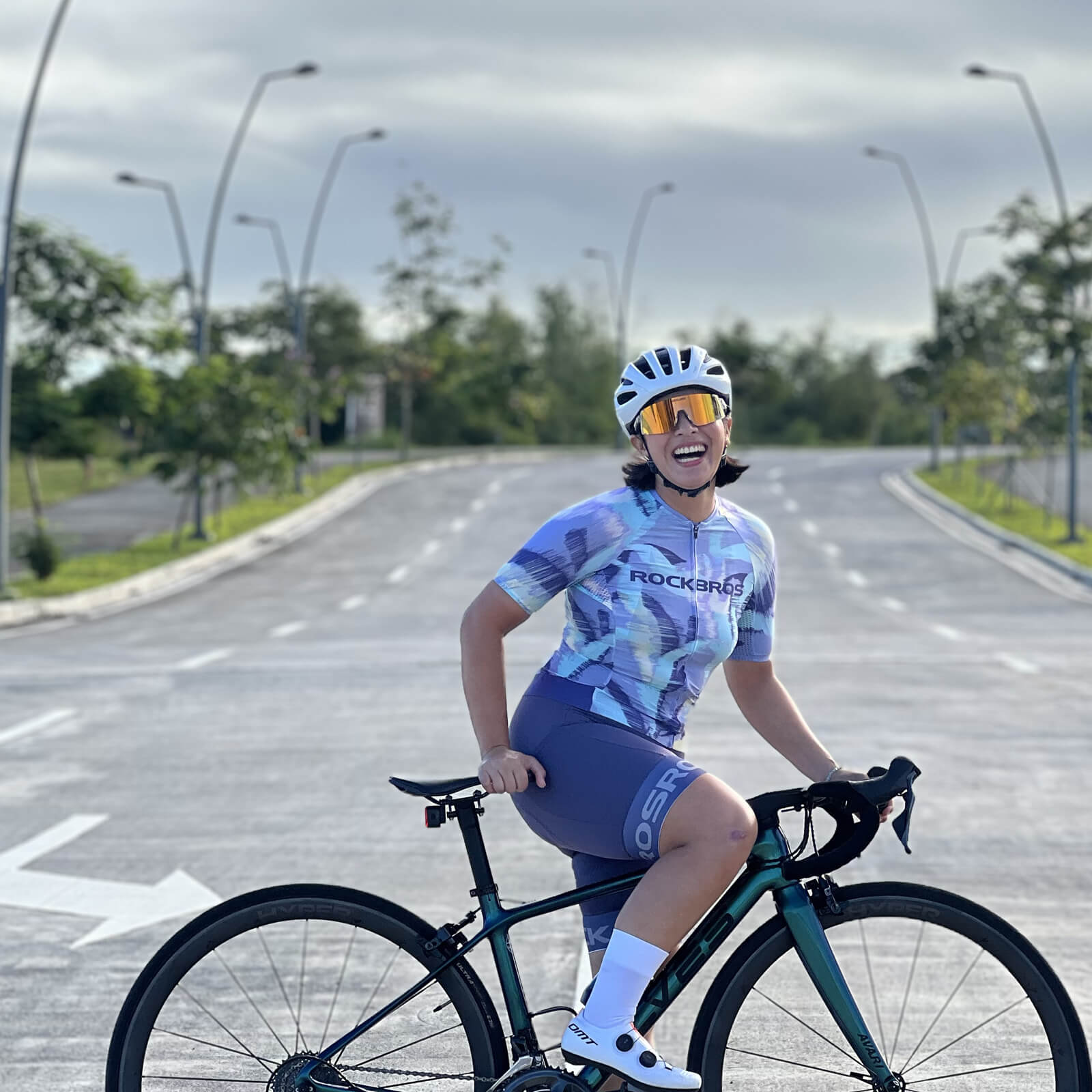 ROCKBROS breathable women’s bike shorts – lightweight and comfortable.